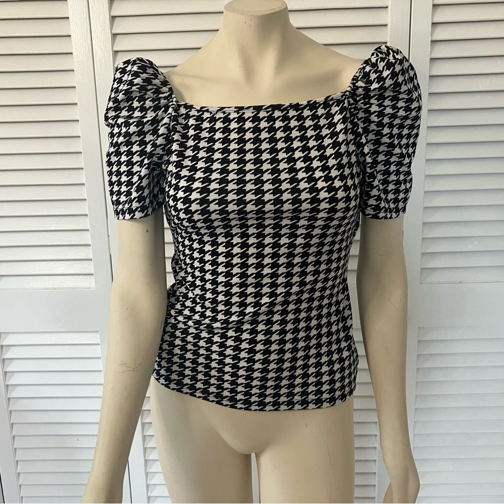 Houndstooth Puff Sleeve Top